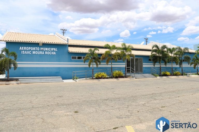 1 - 2 - Prefeitura de Caetité cancela licitação do transporte escolar e inicia credenciamento, Edu Vale 3 - Justiça determina desocupação de 50 imóveis de residencial em Carinhanha, Geovane Santos 4 - Quanto deve custar as passagens no aeroporto de Guanambi?, Edu Vale