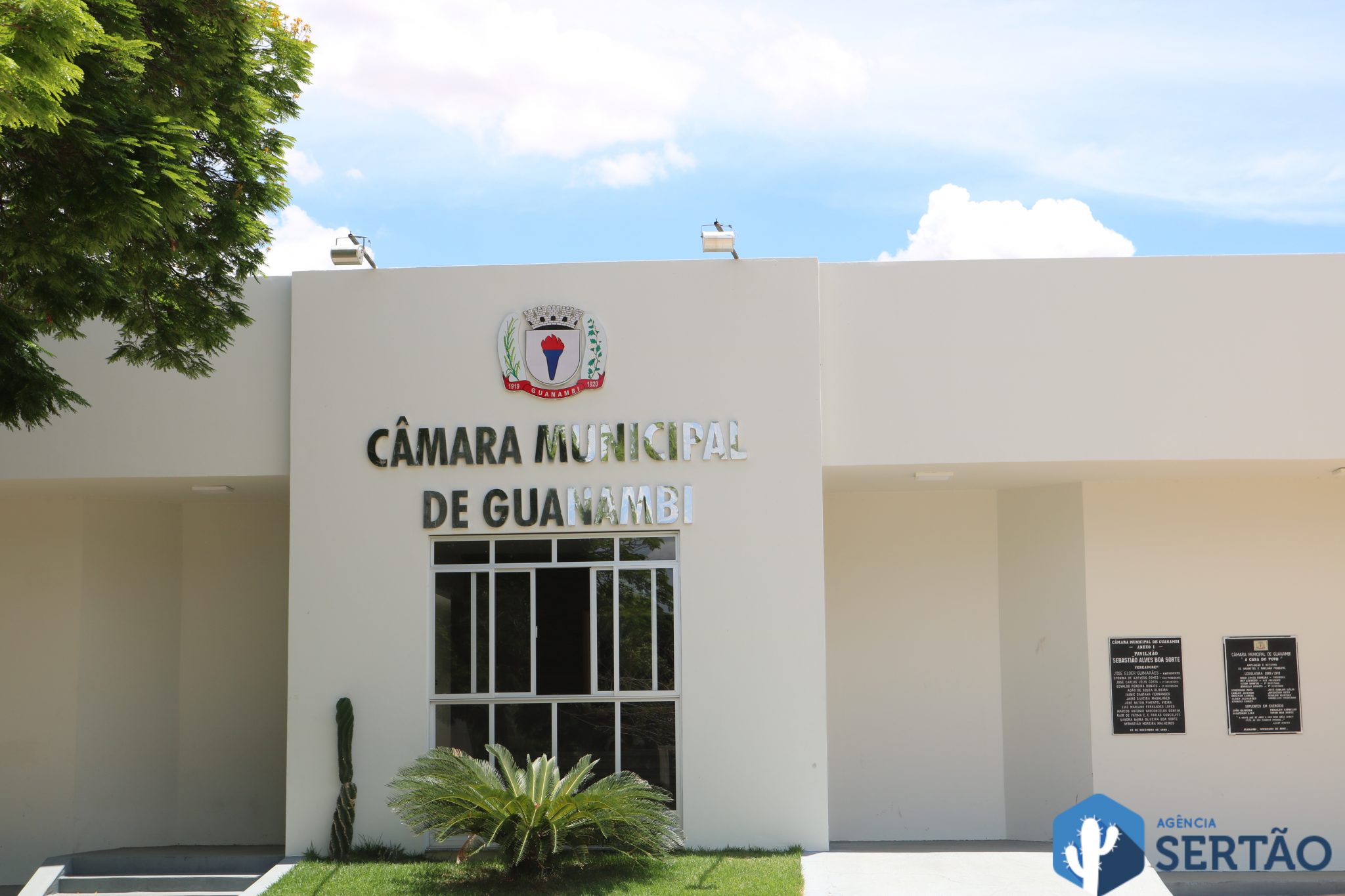 Médicos e dentistas emitem nota contra projeto de lei que reduz gratificações da Prefeitura de Guanambi