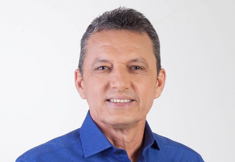 Charles Fernandes prefere mandato de deputado a secretaria de governo