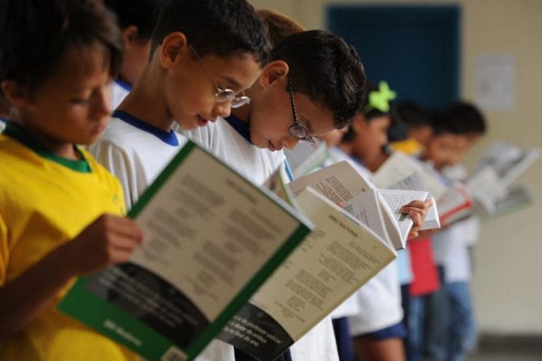 Acesso universal à educação é insuficiente para diminuir desigualdade
