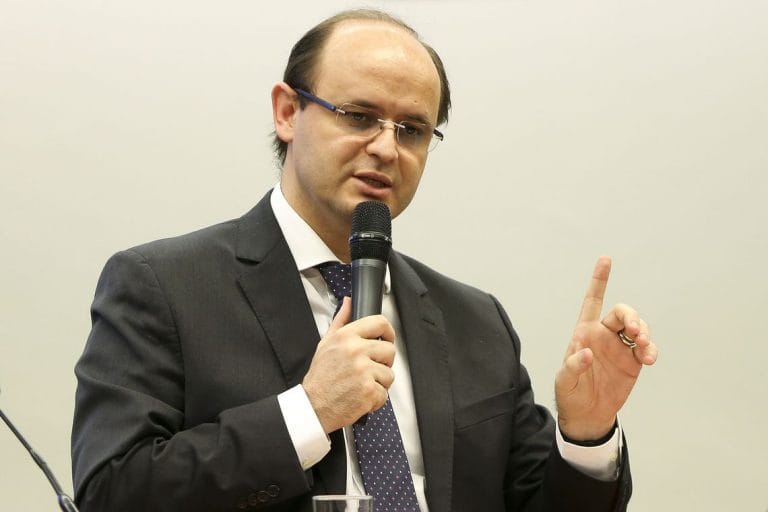 Ministro diz que país precisa de “ideologia da aprendizagem”