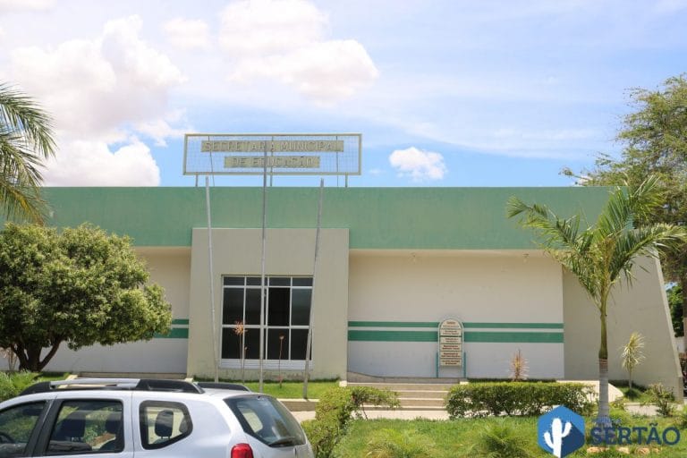 alunos retornam às aulas