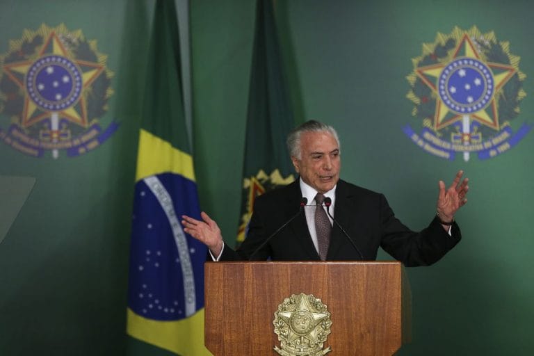 Temer faz pronunciamento sobre importância do voto e da Constituição