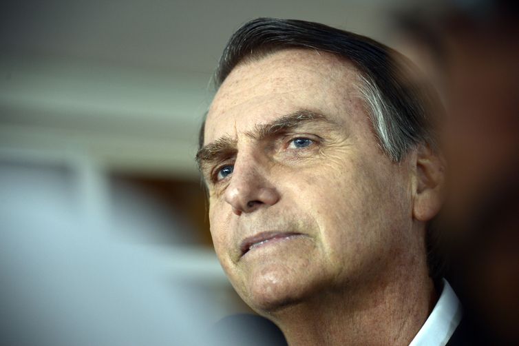 Bolsonaro chega a Brasília pela primeira vez como presidente eleito