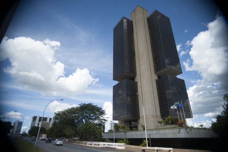 Diretores do BC colocam-se à disposição para permanecer nos cargos