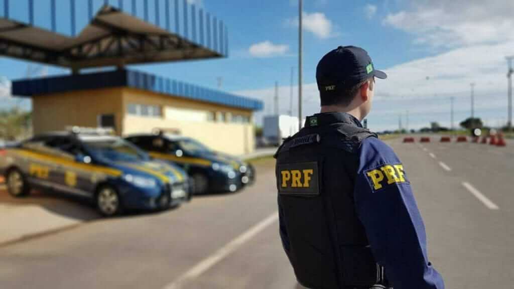 Polícia Rodoviária Federal abre concurso com 500 vagas, salário é de R$ 9.473,57