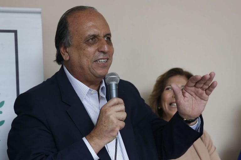 Justiça determina bloqueio de bens de Pezão por reformas no Maracanã