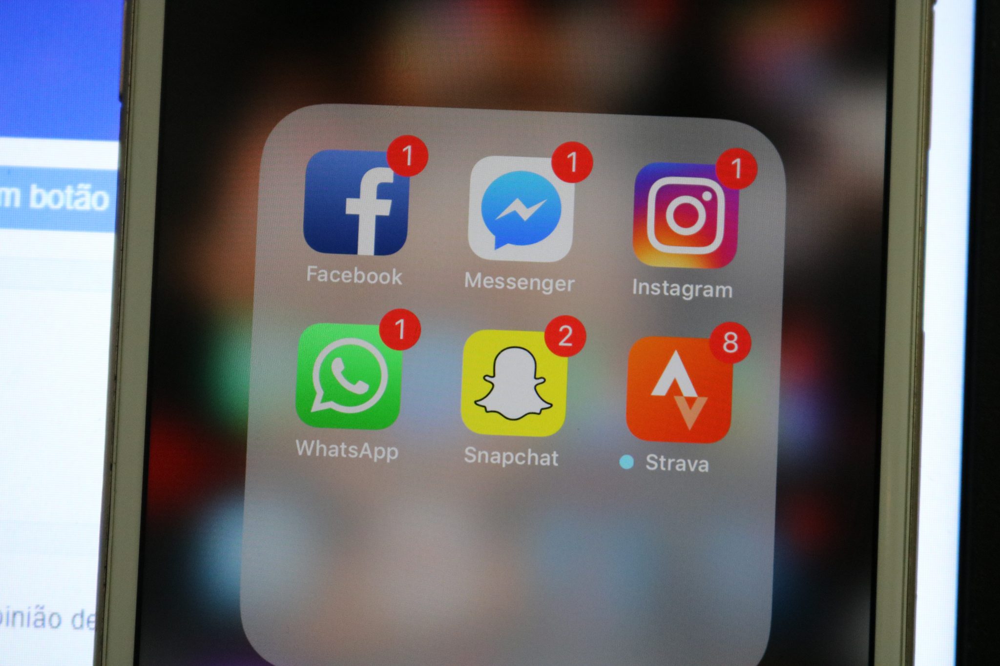 WhatsApp, Facebook, Messenger, Twitter e Instagram estão com problemas