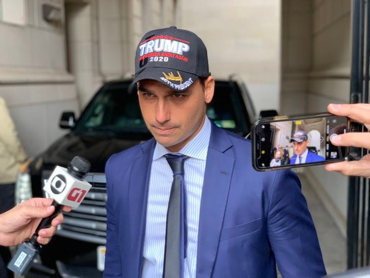 Bolsonaro reitera que pretende indicar Eduardo para embaixada nos EUA