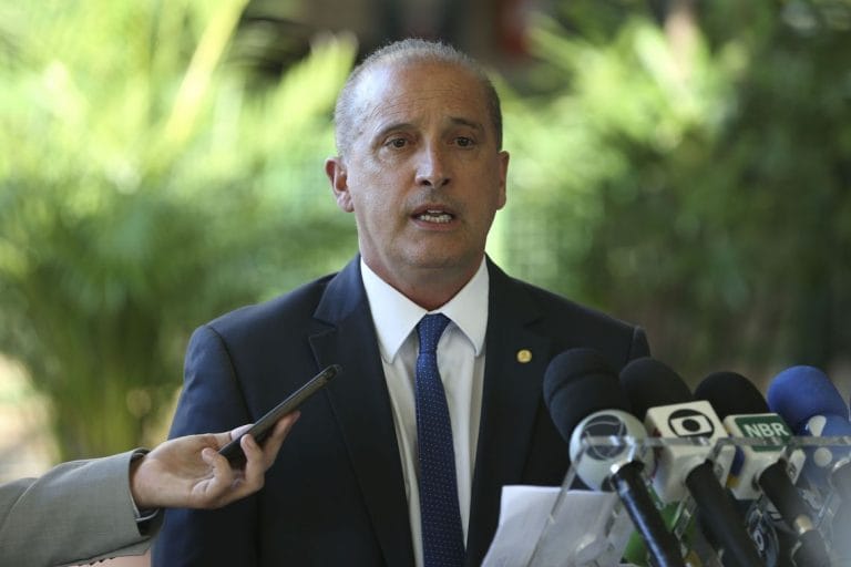 Onyx anuncia exoneração de 300 comissionados da Casa Civil