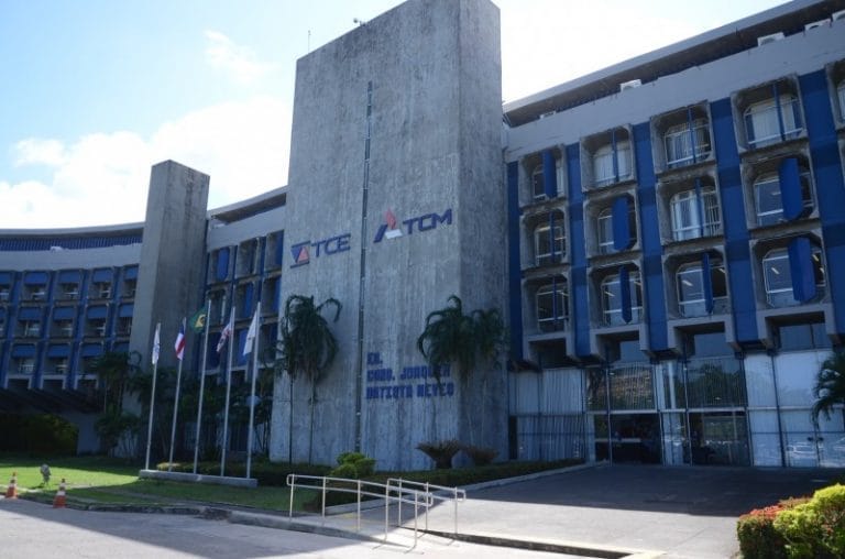 Ex-prefeito foi multado e obrigado a ressarcir repasse feito a clube de futebol em Guanambi