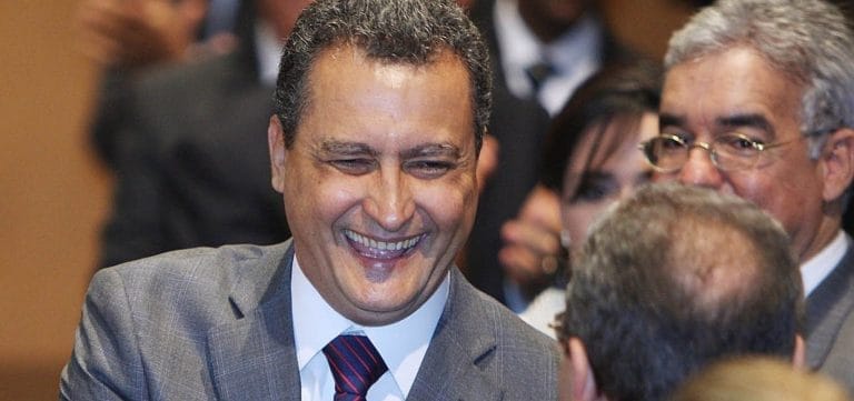 Governo da Bahia quer cortar gratificação de professores