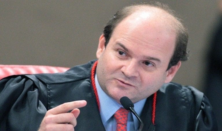 Julgamento de recurso contra candidatura de Charles Fernandes é interrompido por pedido de vista