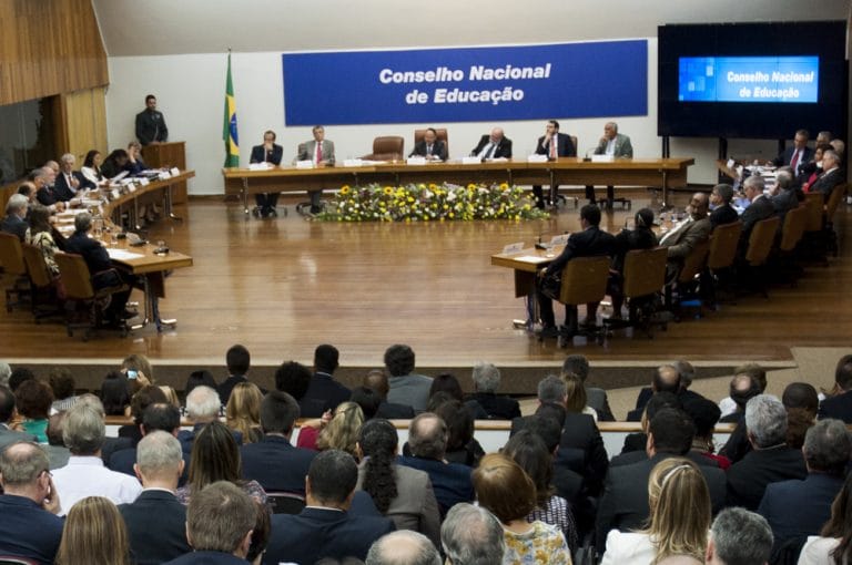 CNE vota hoje a Base Nacional Comum do Ensino Médio