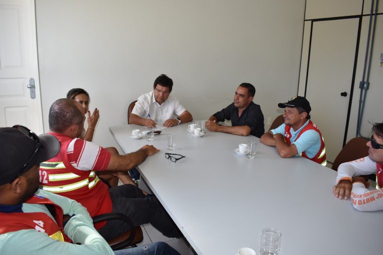 Em Guanambi, aplicativo desagrada mototaxistas, prefeito diz que serviço é irregular, empresa rebate