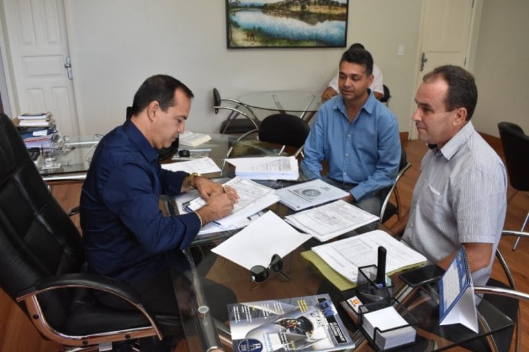 Prefeitura autoriza obras de ampliação do Distrito Industrial de Guanambi