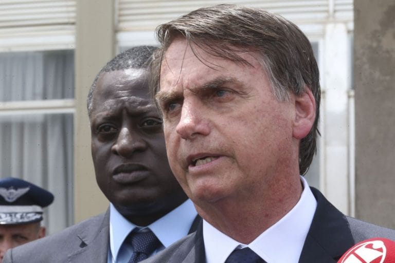 Governo de Bolsonaro tem 38,9 % de avaliação positiva, diz pesquisa