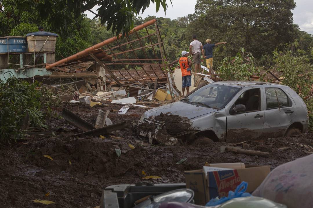 Rompimento de barragem em Brumadinho acumula 34 mortes e 252 desaparecidos