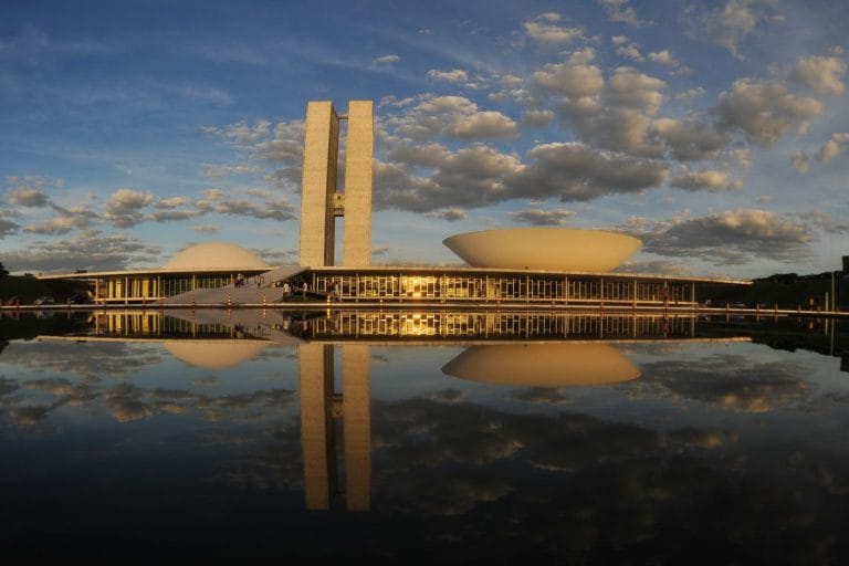 Câmara pede explicações ao MEC sobre aplicação do Enem