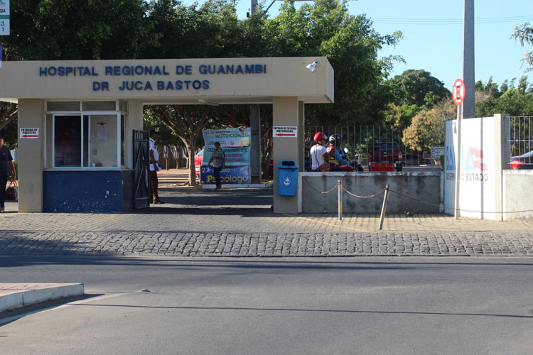 Enfermeiros e técnicos fazem protesto reivindicando melhorias no Hospital Regional de Guanambi