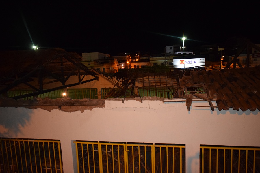 Telhado de Mercado Municipal de Caculé desaba na noite desta quarta-feira