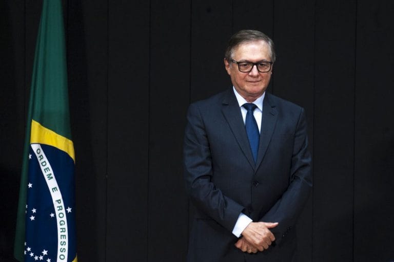Educação básica será prioridade do MEC, diz Vélez Rodríguez