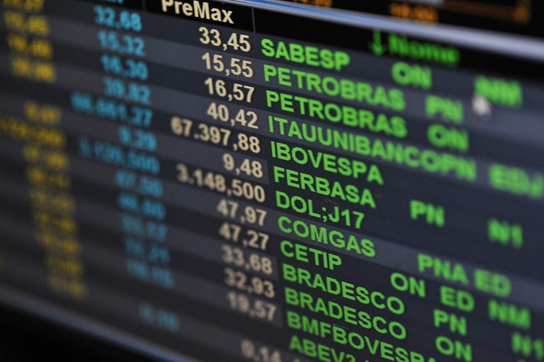 Mercado mantém expectativa de inflação em 4,01% e dólar a R$ 3,80
