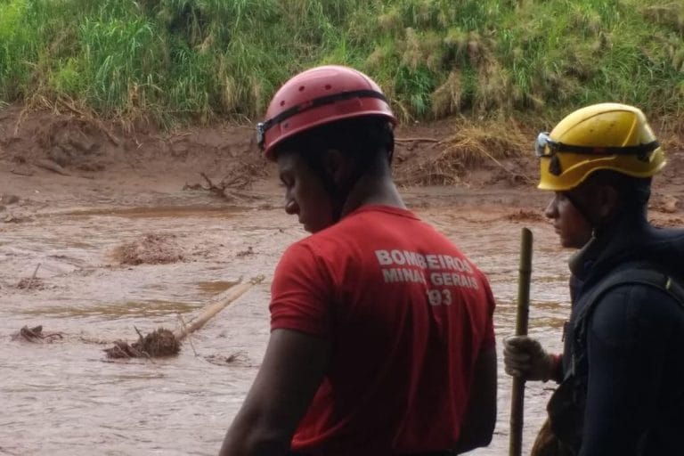 Exames detectam excesso de metais em bombeiros de Brumadinho