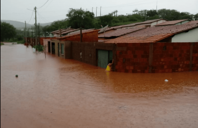 Chuva provoca alagamentos em Igaporã