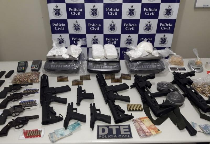 Esconderijo de fuzis e metralhadoras é descoberto pela polícia em Conquista