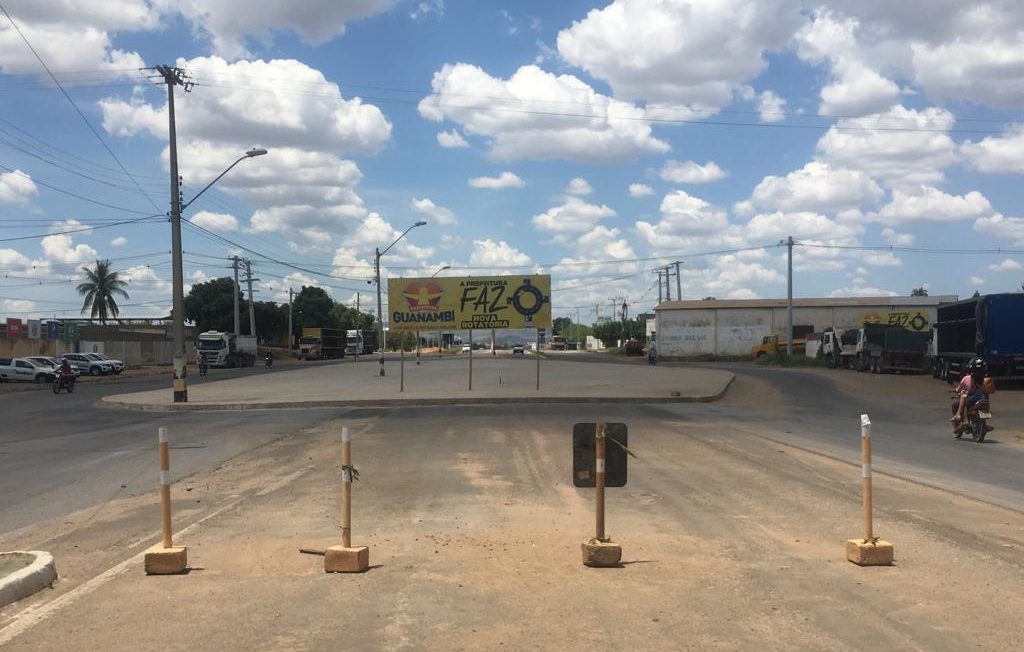 Prefeitura de Guanambi diz que aguarda Coelba remover postes para concluir rotatória