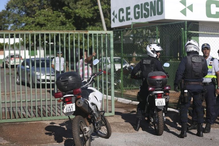 Troca de mensagens com ameaças a escola no DF suspende aulas