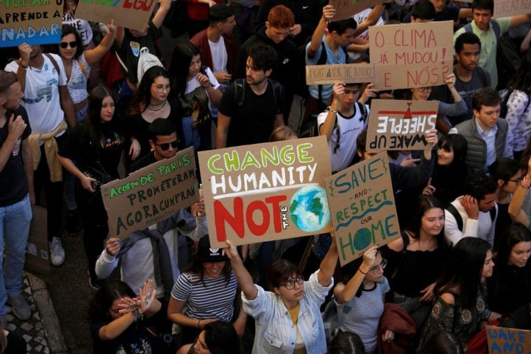 Jovens de todo planeta se unem por medidas contra mudanças climáticas