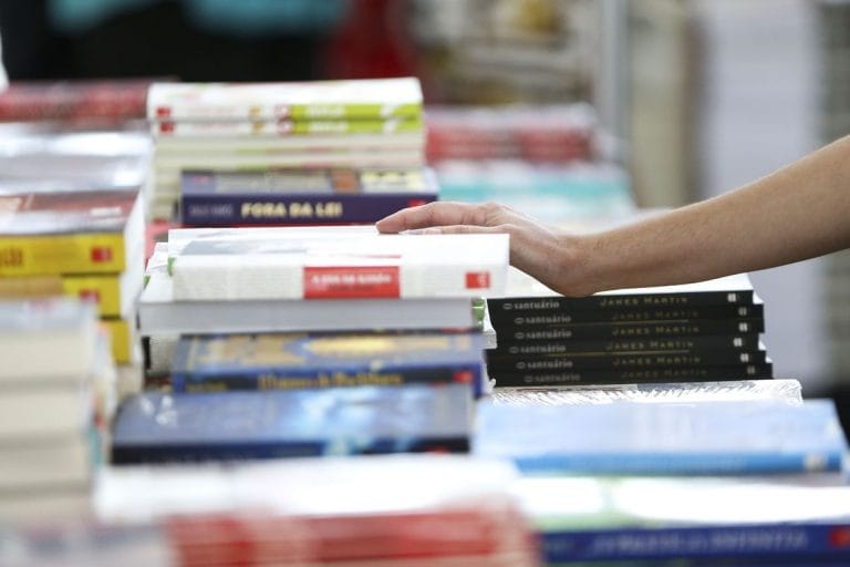 Leitura voluntária estimula estudantes de escolas públicas em SP