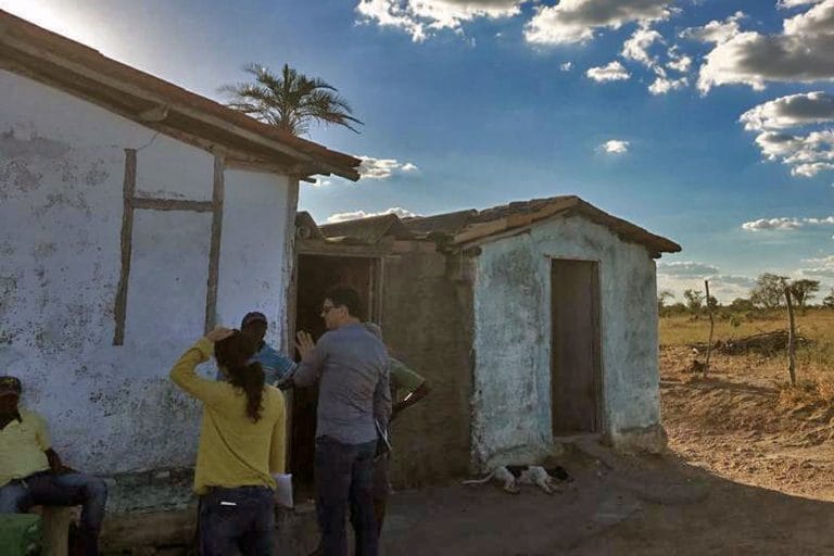 Trabalhadores rurais em condições análogas à escravidão são resgatados de fazenda na Bahia