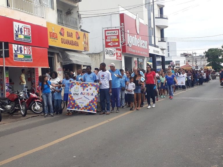I Semana de Conscientização do Autismo em Guanambi encerra com Caminhada Azul