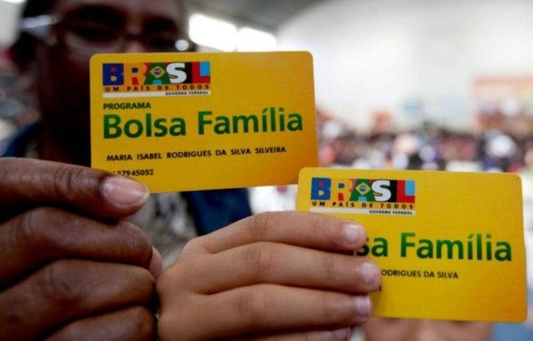 Bolsonaro cria 13º salário para o Bolsa Família