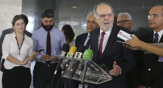 CFM pede apoio de Bolsonaro para carreira pública de médico