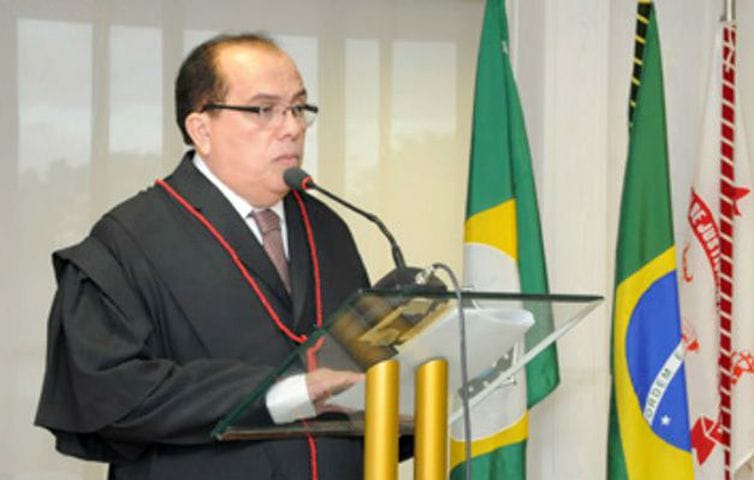 STJ condena desembargador do CE à perda do cargo e prisão