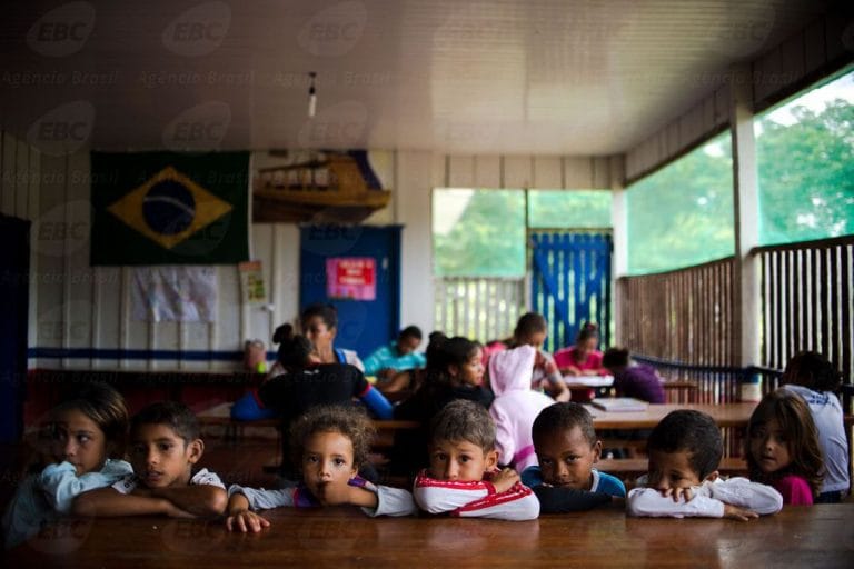 Parlamentares criam Frente da Educação; prioridade é financiamento