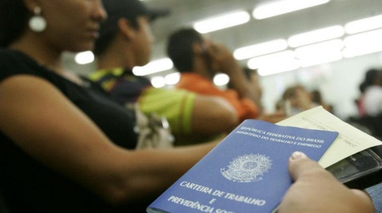 Taxa de desemprego é de 12,7% no primeiro trimestre do ano