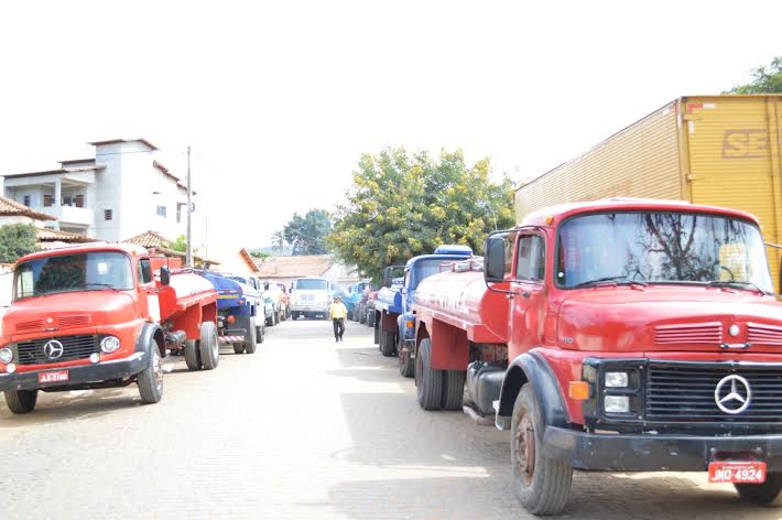Prefeitura de Guanambi abre licitação para alugar caminhões pipa e outros veículos