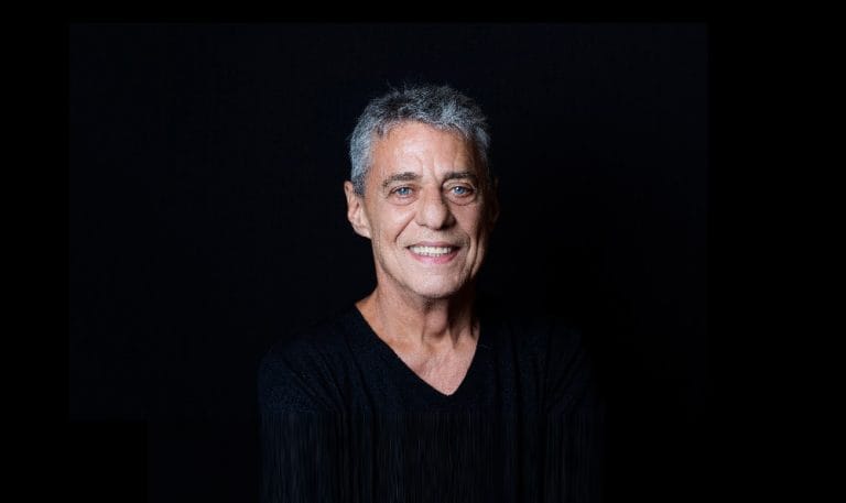 Chico Buarque recebe o Prêmio Camões pelo conjunto da obra