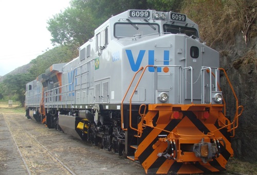 Veículo da Coelba colide com trem na zona rural de Brumado