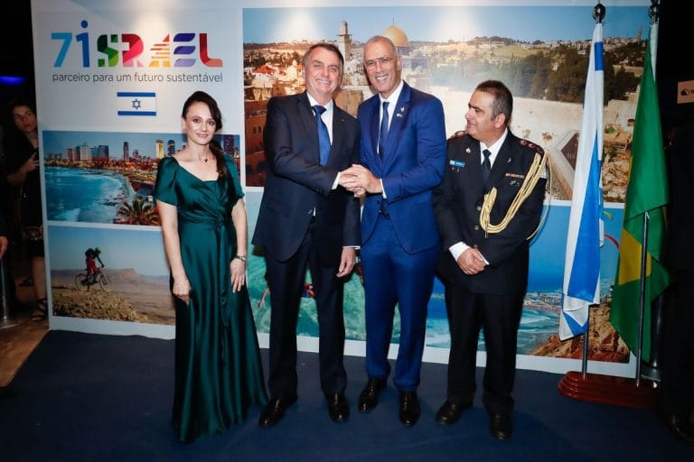 Bolsonaro é homenageado na embaixada de Israel