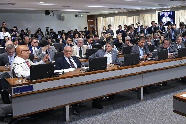 CCJ do Senado avança na criminalização da LGBTfobia