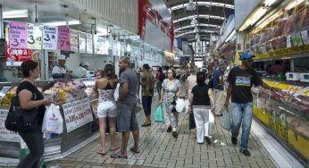 Nova lei reduz em 39% consumo de sacolas em supermercados no Rio