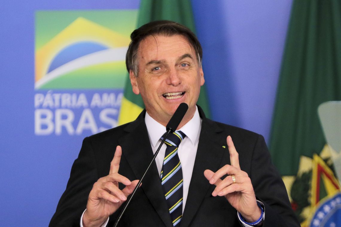 No Japão, Bolsonaro se irrita com repórter e abandona entrevista, veja vídeo
