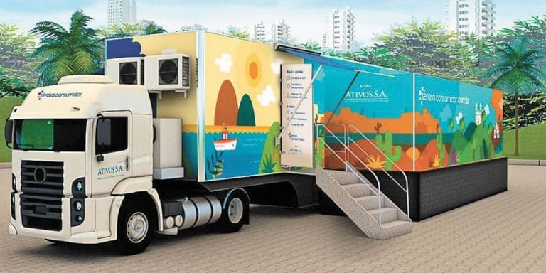 Caminhão da Serasa ajuda consumidores a renegociar dívidas