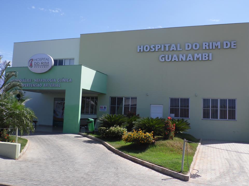 Estakazero e Chambinho do Acordeon fizeram forró no Hospital do Rim de Guanambi